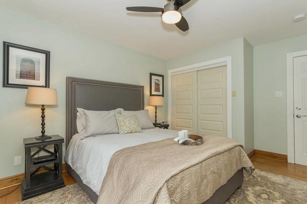 Craigleith Manor Bed & Breakfast Collingwood Exteriör bild